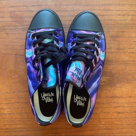 🔹2 for $85🔹 Yes We Vibe "Purple Glowing Vibe" men's low cut shoes - Picture 2 of 4